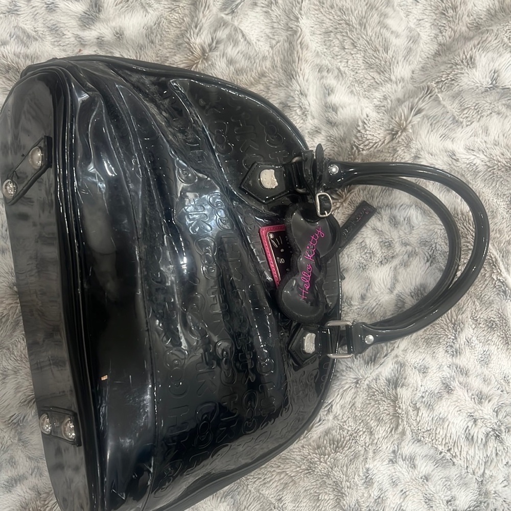 Calling all Hello Kitty lovers…you’ve gotta grab this bag.